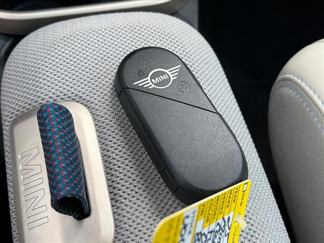 2025 MINI Hardtop 2 Door Cooper S Signature Trim - Photo 18