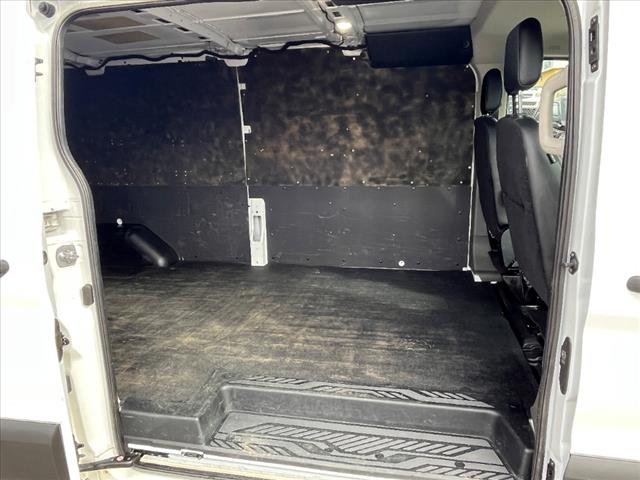 2022 Ford E-Transit 350 - Photo 19