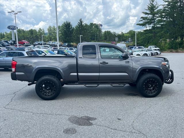2017 Toyota Tacoma SR5 V6 - Photo 2