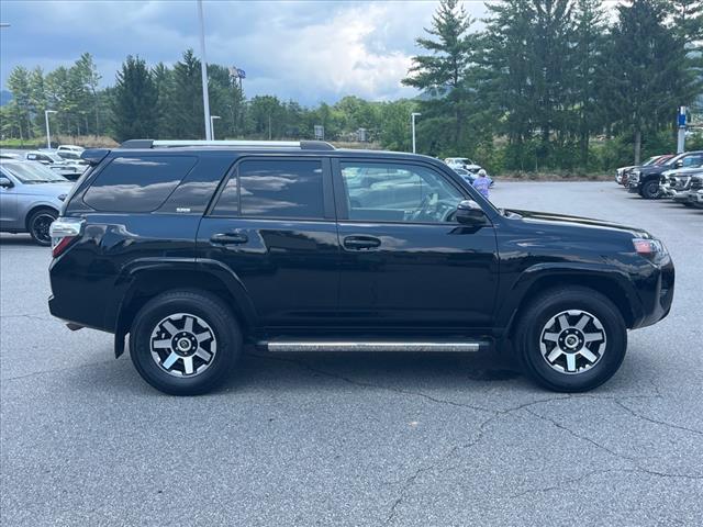 2022 Toyota 4Runner SR5 - Photo 2
