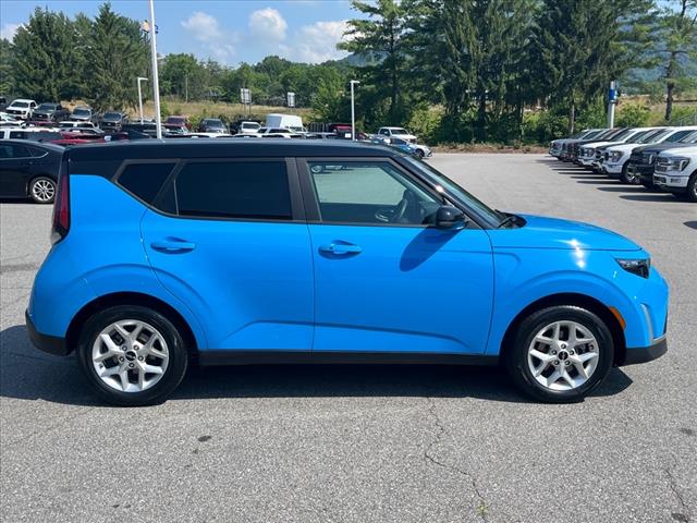 2023 Kia Soul S - Photo 2