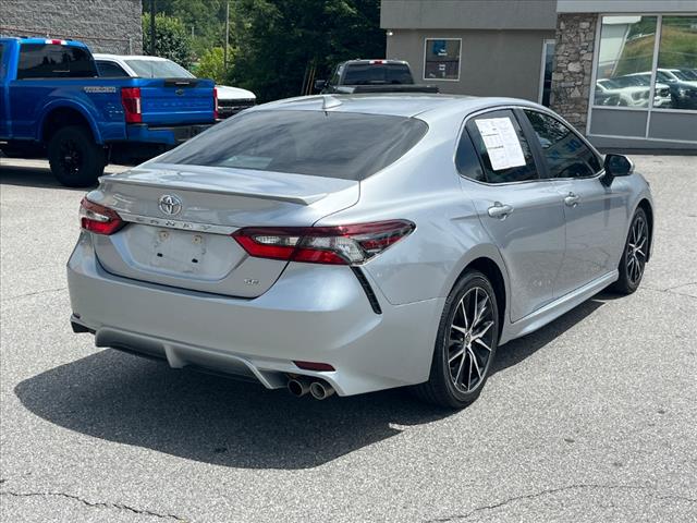 2022 Toyota Camry SE - Photo 3
