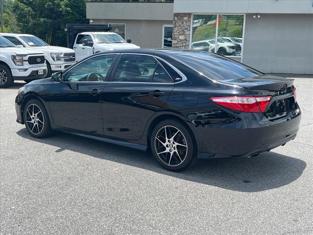 2017 Toyota Camry SE - Photo 4