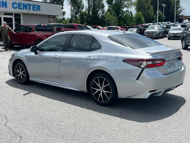 2022 Toyota Camry SE - Photo 4