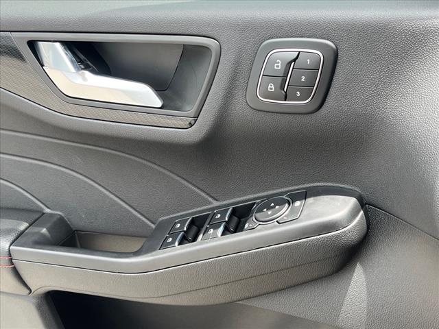2025 Ford Escape Hybrid ST-Line Elite