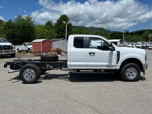 2025 Ford F-350 Super Duty XL