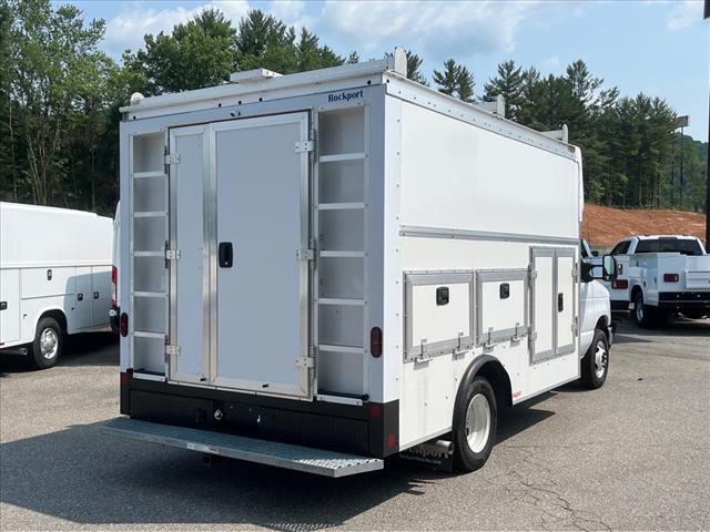 2025 Ford E-Series Base Cutaway