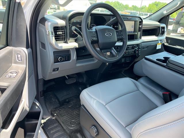 2025 Ford F-600SD XL