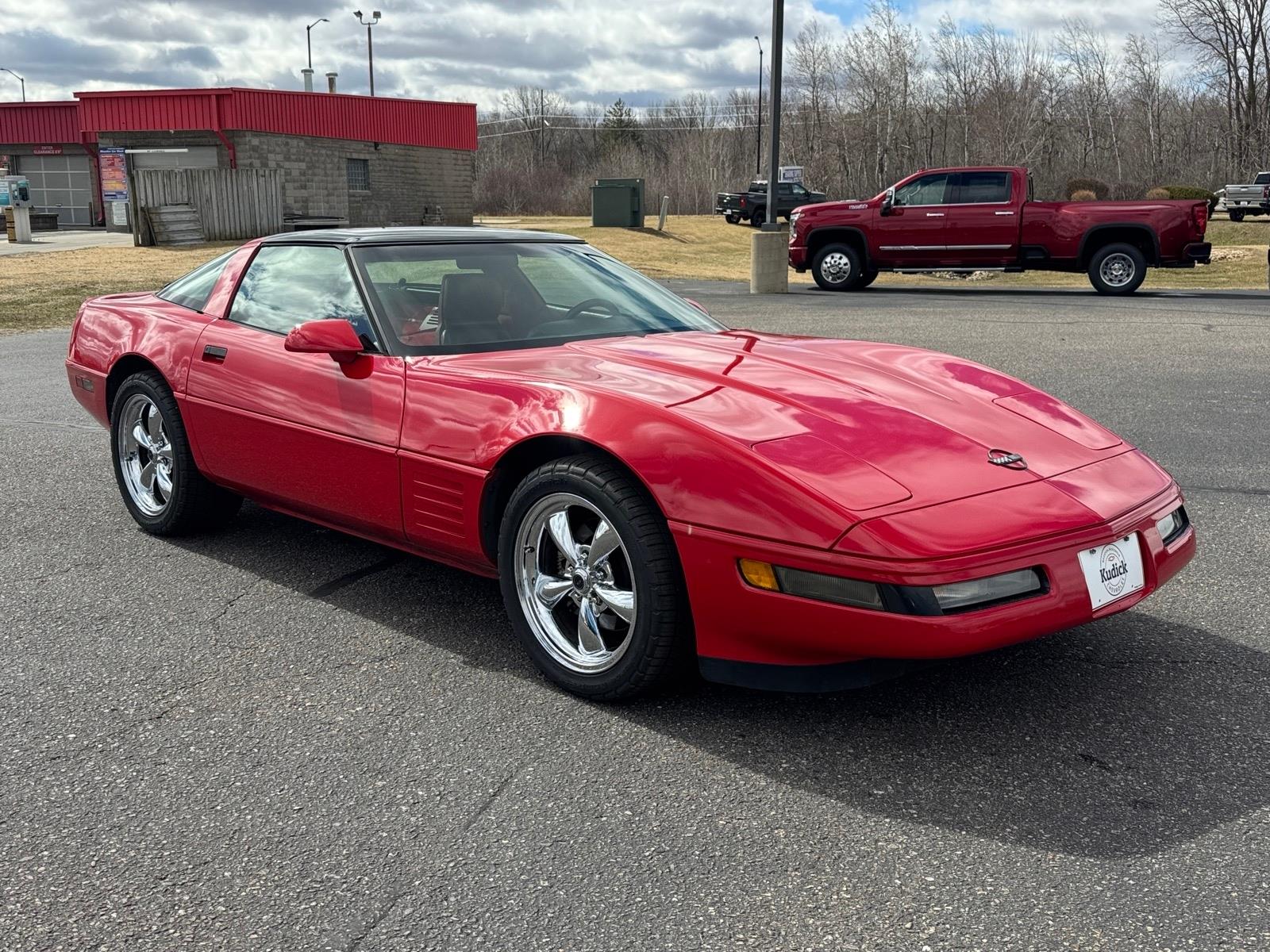 Brilliant Red Metallic (000) 1992 Chevrolet Corvette Coupe Rear-Wheel Drive Automatic