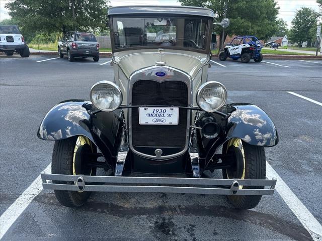 1930 Ford Model A 2dr sedan