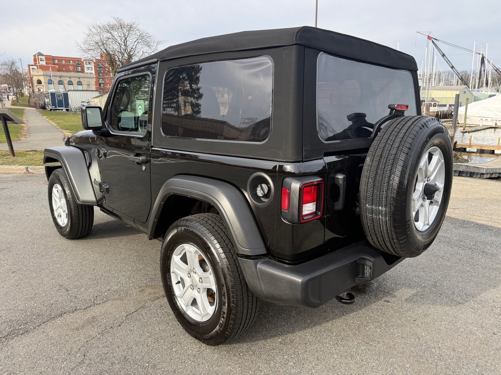 View vehicle photo 6