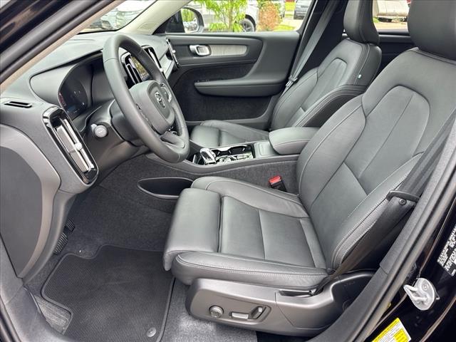 2024 Volvo XC40 B5 Plus Dark Theme