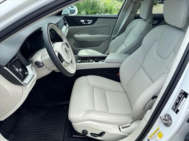 2024 Volvo V60 Cross Country B5 Plus