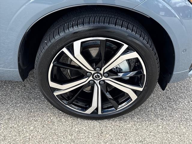 2024 Volvo XC60 Recharge T8 Ultimate Dark Theme