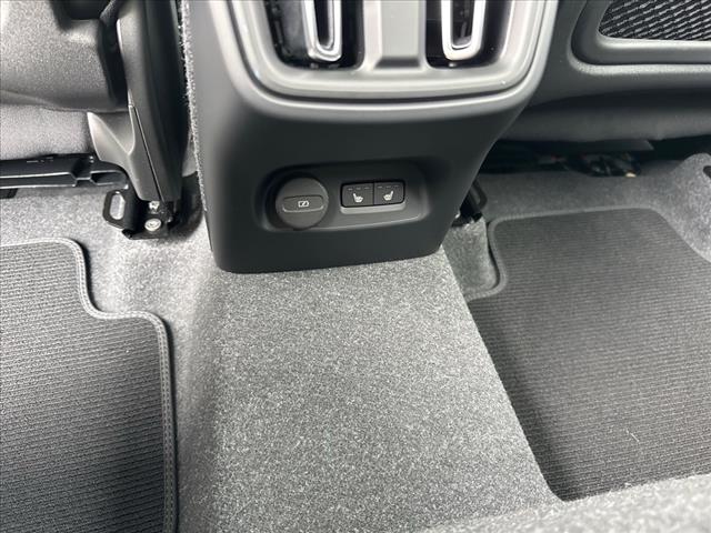 2024 Volvo XC40 B5 Plus Dark Theme