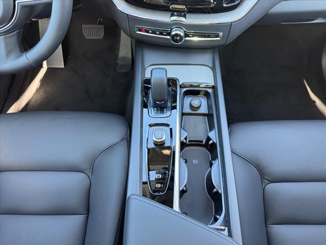 2025 Volvo XC60 B5 Core