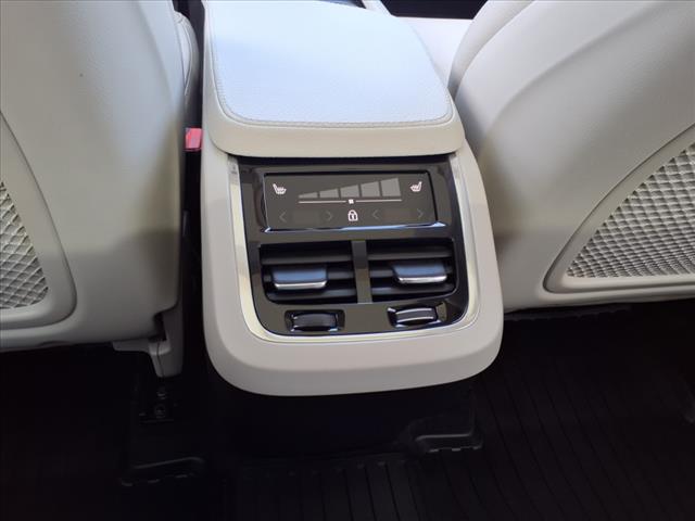 2022 Volvo XC90 T6 Momentum