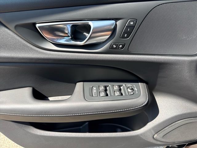2024 Volvo V60 Cross Country B5 Plus