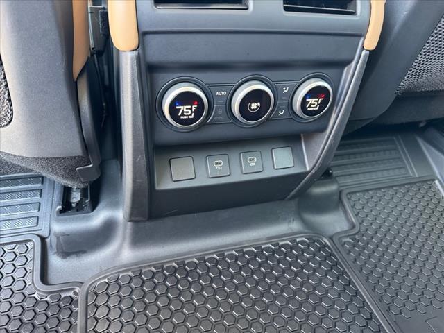2025 Land Rover Defender X-Dynamic SE
