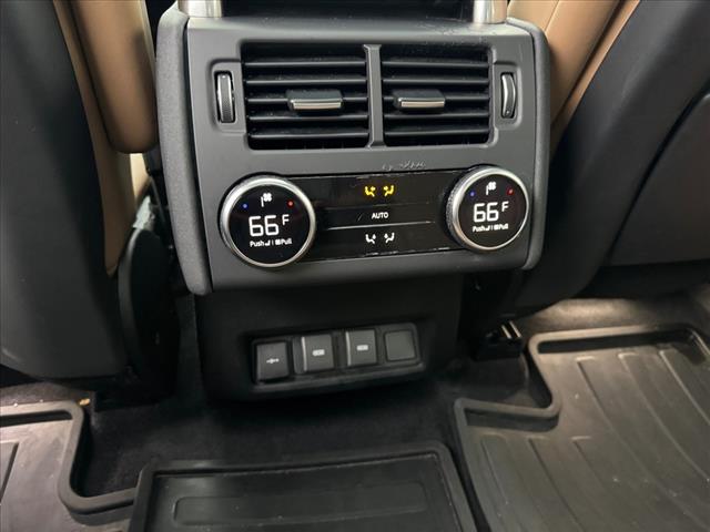 2024 Land Rover Discovery P360 Metropolitan Edition