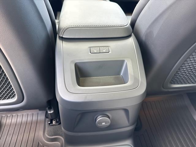 2024 Volvo XC60 Recharge T8 Ultimate Dark Theme
