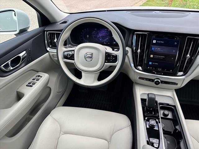 2024 Volvo V60 Cross Country B5 Plus