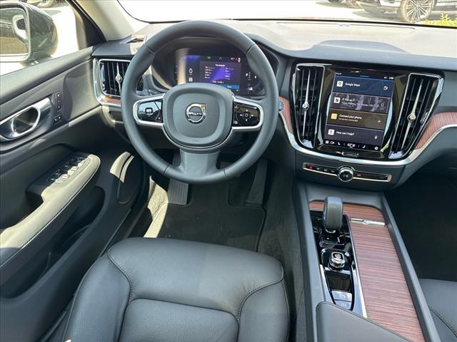 2024 Volvo V60 Cross Country B5 Plus