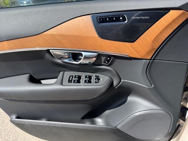 2025 Volvo XC90 B6 Plus 6-Seater