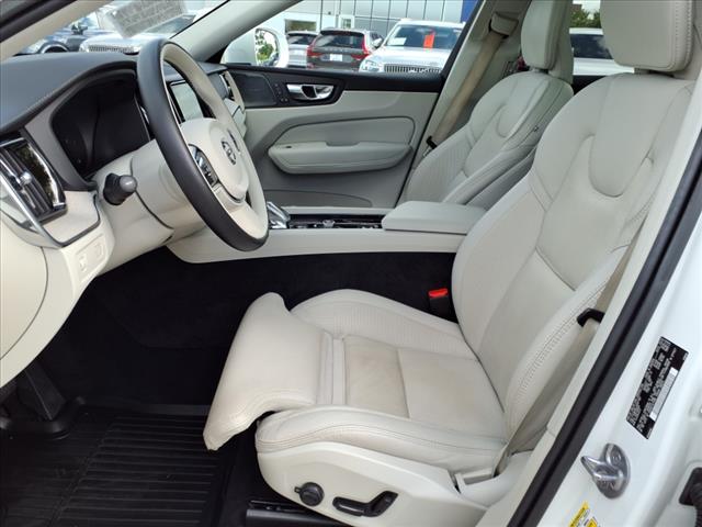 2022 Volvo XC60 B6 Inscription