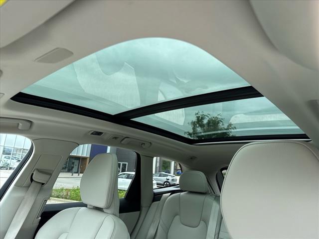 2021 Volvo XC60 T5 Momentum