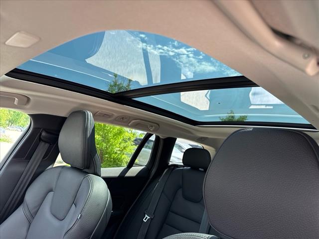 2024 Volvo V60 Cross Country B5 Plus