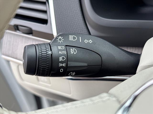 2024 Volvo XC90 B6 Plus Bright Theme