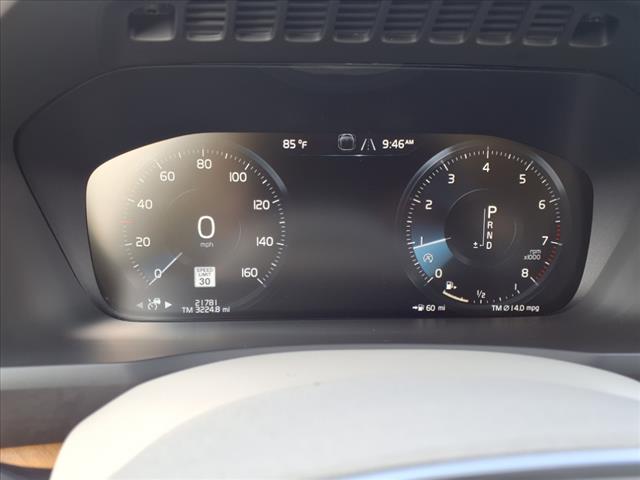 2022 Volvo XC90 T6 Momentum