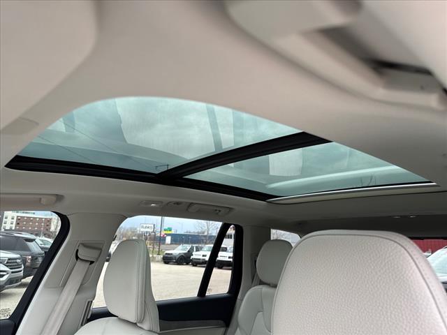 2024 Volvo XC90 B6 Plus Bright Theme
