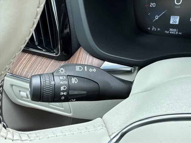 2021 Volvo XC60 T5 Momentum