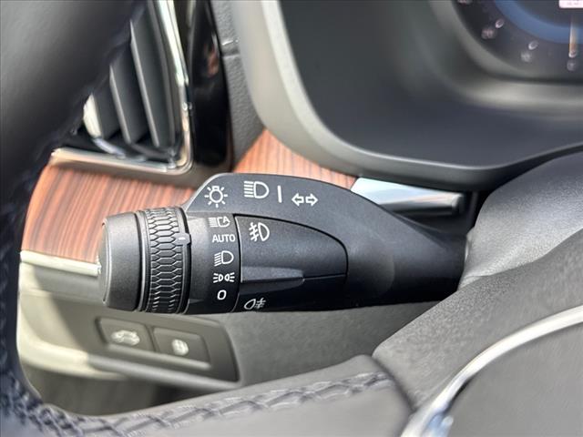 2024 Volvo XC60 Recharge T8 Ultimate Dark Theme