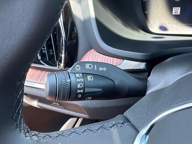 2024 Volvo V60 Cross Country B5 Plus