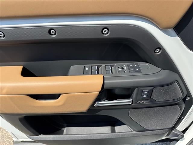 2025 Land Rover Defender X-Dynamic SE