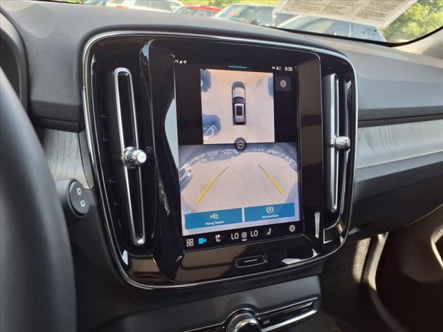 2025 Volvo XC40 B5 Plus Dark Theme