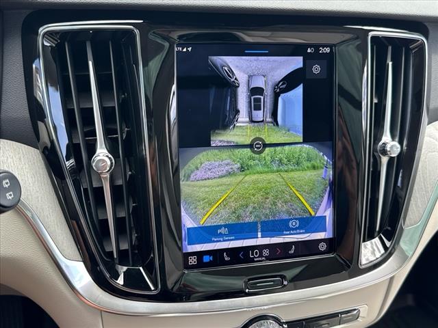 2024 Volvo V60 Cross Country B5 Plus