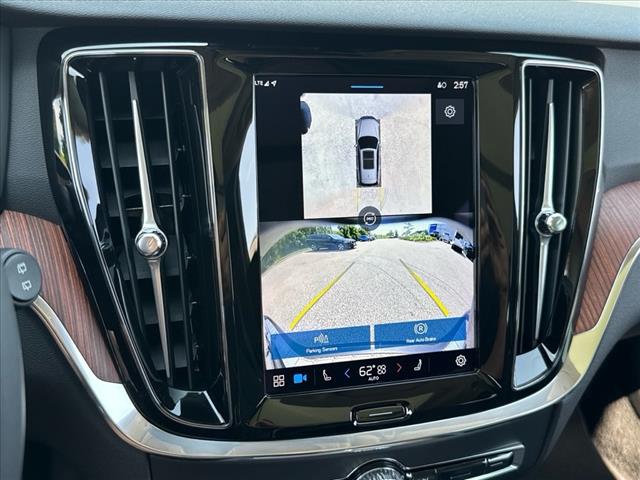 2024 Volvo V60 Cross Country B5 Plus