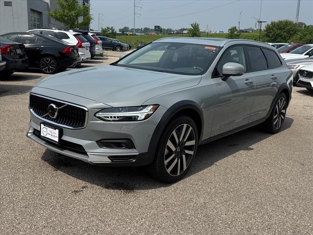 2025 Volvo V90 Cross Country B6 Plus