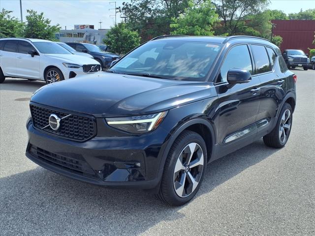 2025 Volvo XC40 B5 Plus Dark Theme