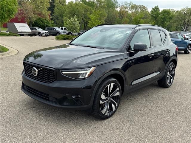 2024 Volvo XC40 B5 Plus Dark Theme