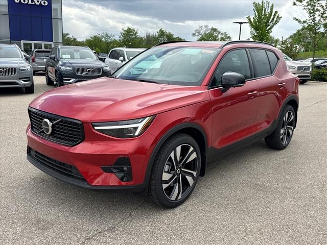 2025 Volvo XC40 B5 Ultra Dark Theme