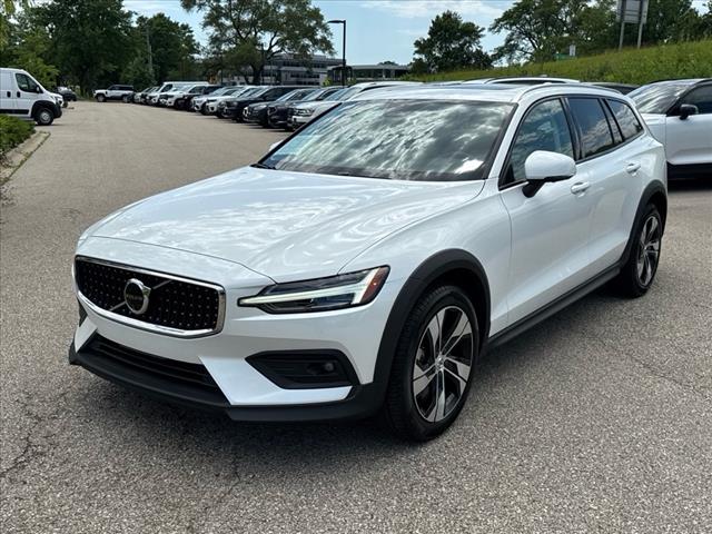 2024 Volvo V60 Cross Country B5 Plus