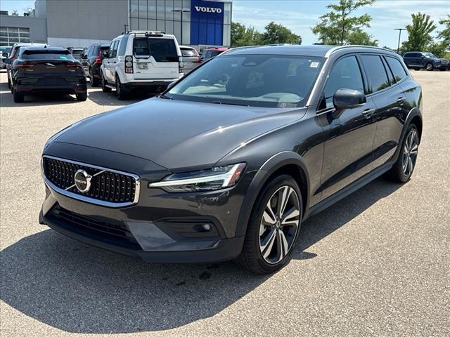 2024 Volvo V60 Cross Country B5 Plus