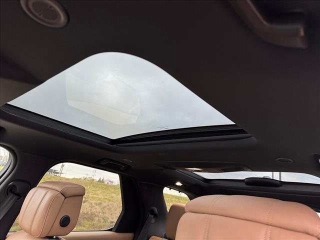 2024 Land Rover Discovery P360 Metropolitan Edition
