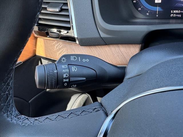2025 Volvo XC90 B6 Plus 6-Seater