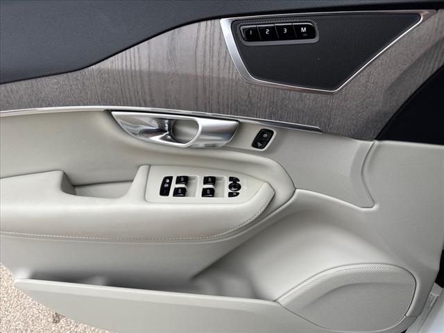 2024 Volvo XC90 B6 Plus Bright Theme